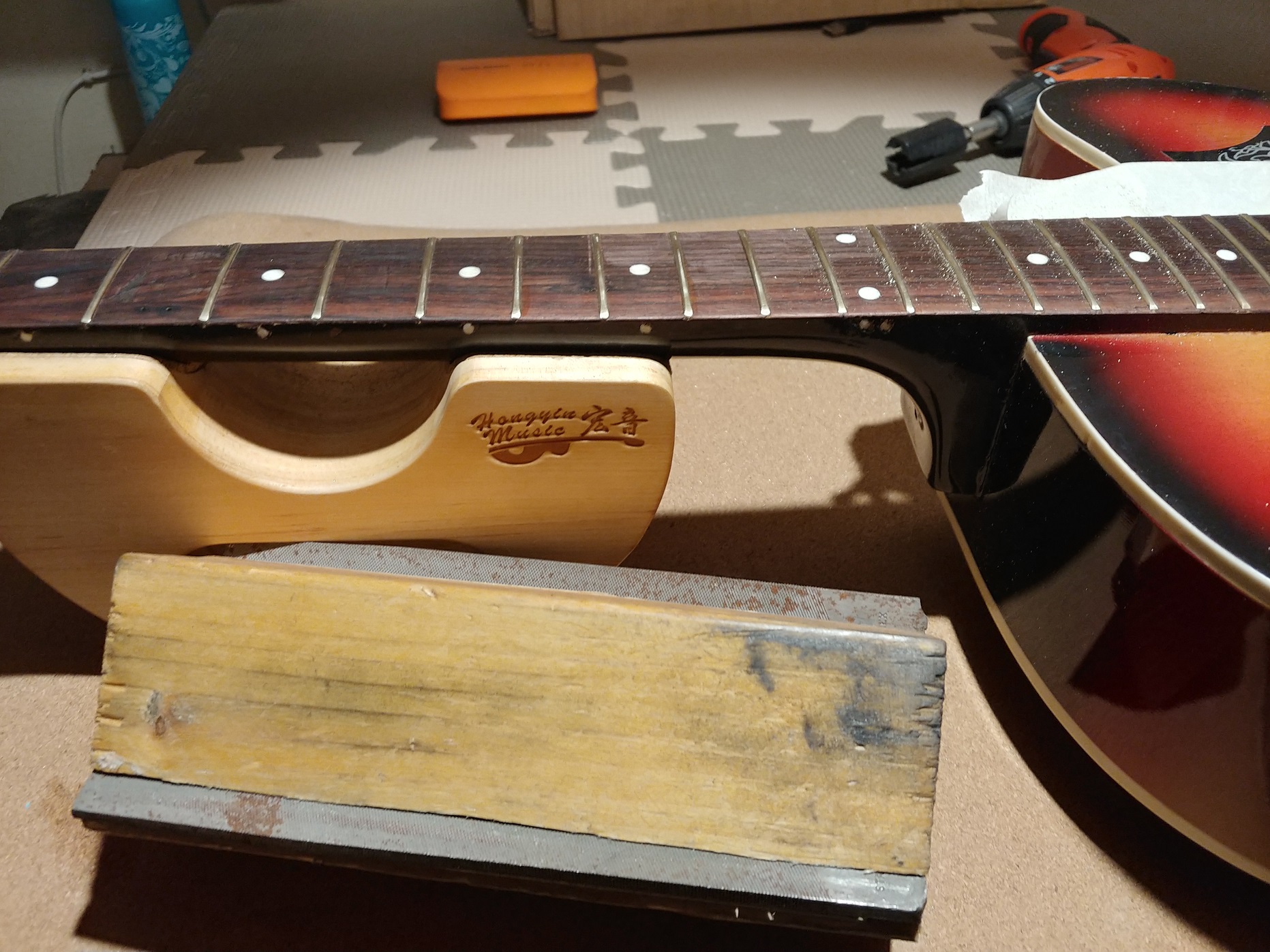 A single string buzzing on a single fret! Lucknow Guitar Garage for